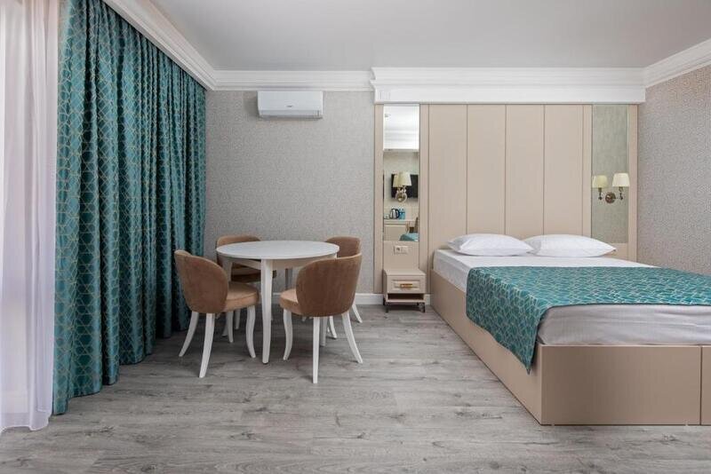 Люкс 2-местный 2-комнатный (с балконом)