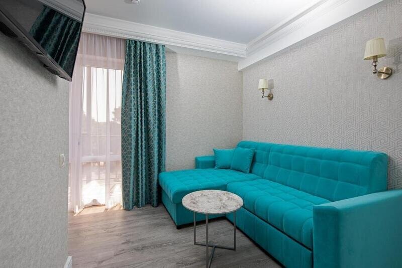 Люкс 2-местный 2-комнатный (с балконом)