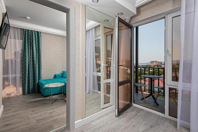 Люкс 2-местный 2-комнатный (с балконом)