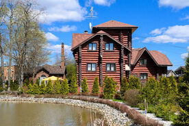 Коттедж 8-мест.4-комн.и гостинная  Берлога, Загородный отель Лачи, Лужки