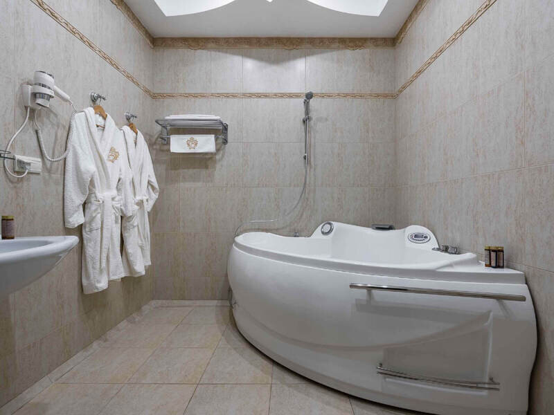 Люкс с джакузи 4-местный