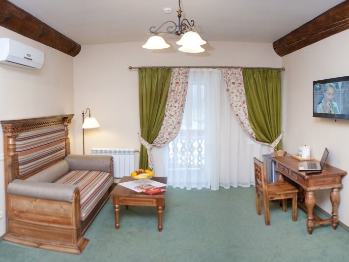 Люкс 2-местный 2-комнатный (Парадный)