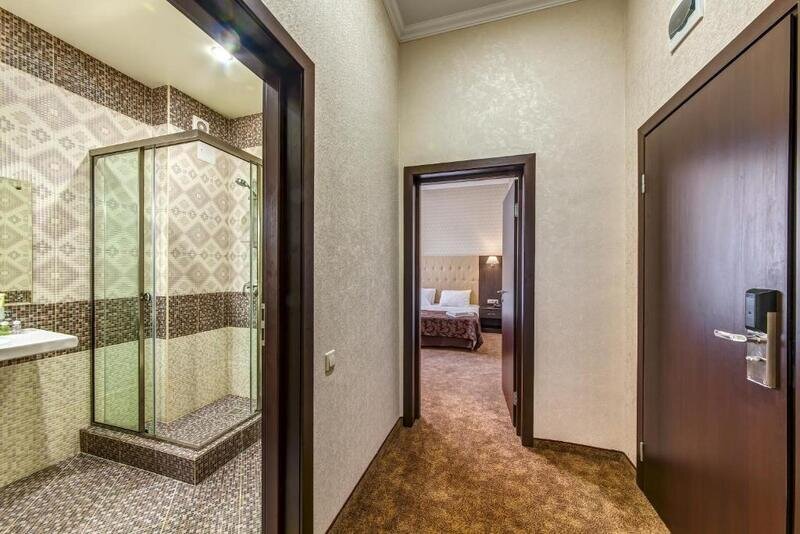 Люкс 4-местный 2-комнатный (без балкона)