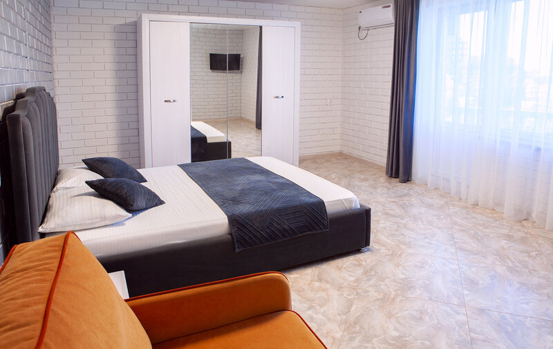 Люкс 2-местный 2-комнатный (главный корпус, с балконом)