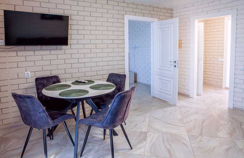 Люкс 2-местный 2-комнатный (главный корпус, с балконом)