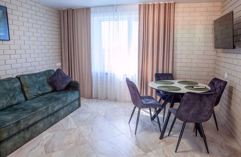 Люкс 2-местный 2-комнатный (главный корпус, с балконом)