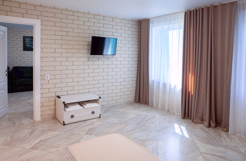 Люкс 2-местный 2-комнатный (главный корпус, с балконом)