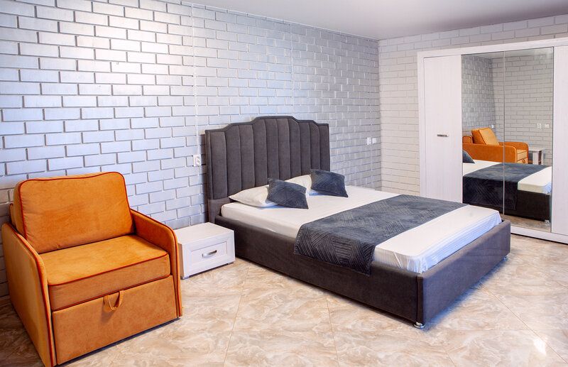 Люкс 2-местный 2-комнатный (главный корпус, с балконом)