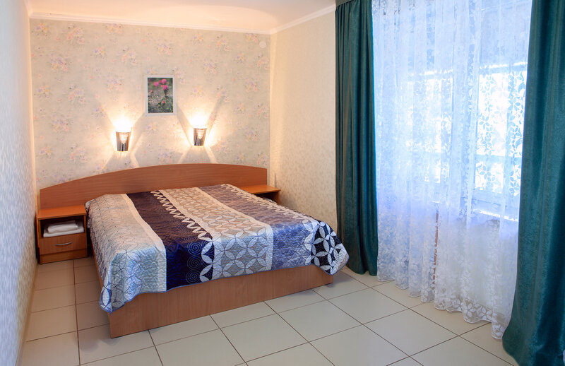 Стандартный 3-местный (главный корпус, с балконом)