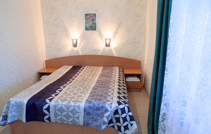 Стандартный 3-местный (главный корпус, с балконом)