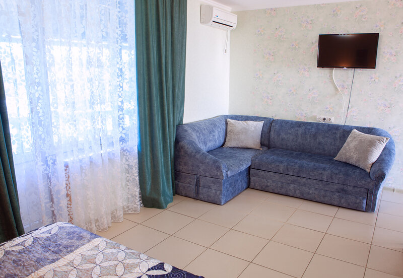 Стандартный 3-местный (главный корпус, с балконом)