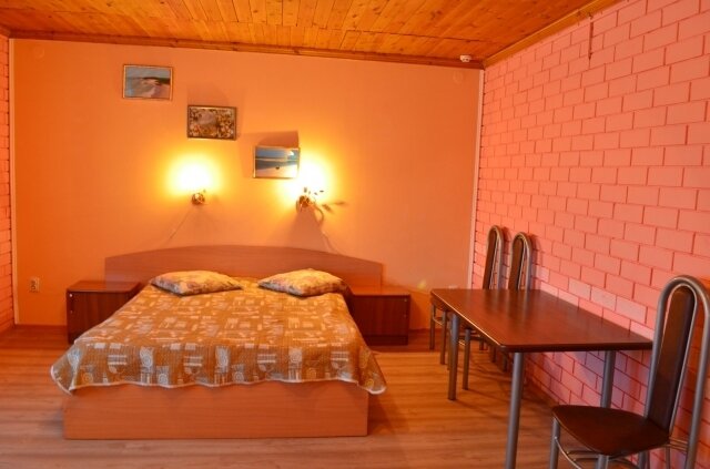 Стандартный 4-местный (главный корпус, с балконом)