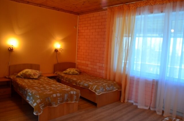 Стандартный 4-местный (главный корпус, с балконом)