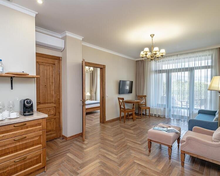 Люкс 2-местный 2-комнатный (с видом на море)