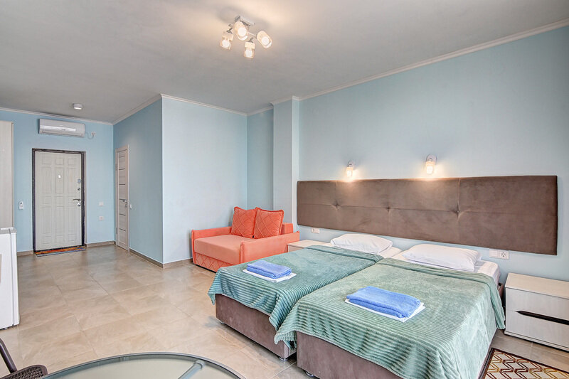 Стандартный 3-местный (с балконом, корпус 8)