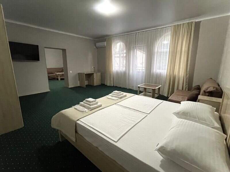 Люкс 4-местный 2-комнатный