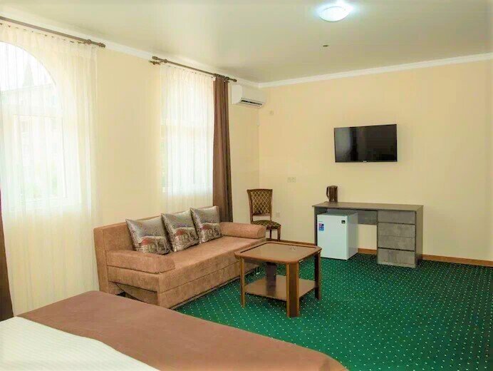 Люкс 4-местный 2-комнатный (с террасой)