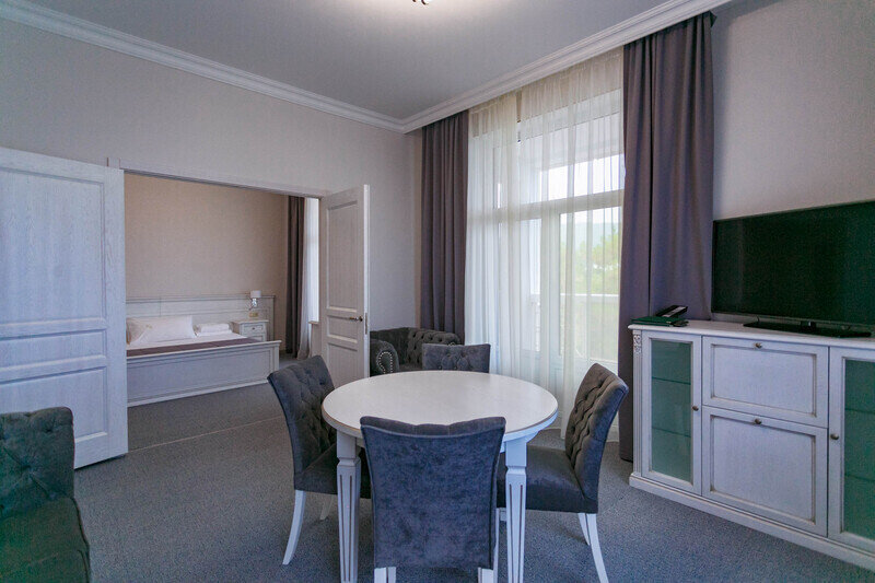 Апартаменты 2-местный 3-комнатный (корпус Салют)