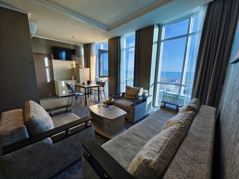 Апартаменты 8-местный 4-комнатный (панорамный вид на море)