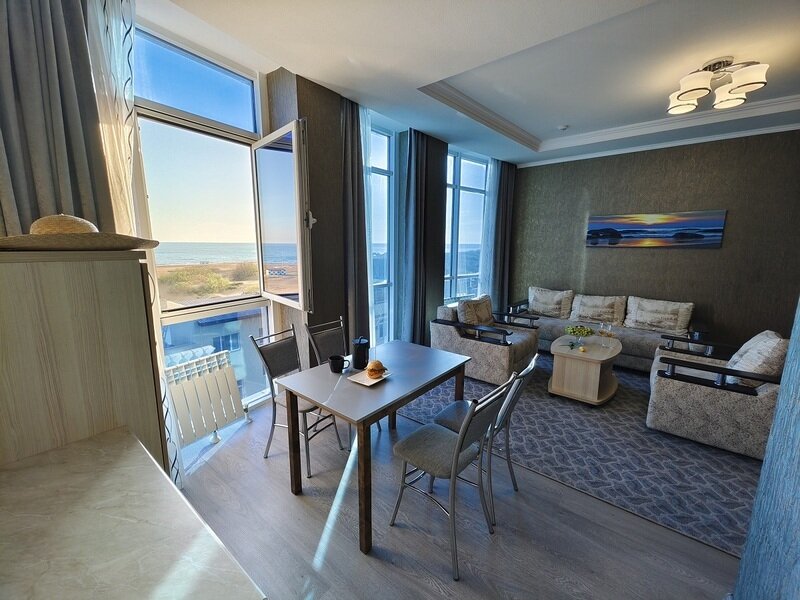 Апартаменты 8-местный 4-комнатный (панорамный вид на море)