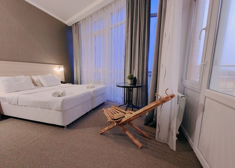 Апартаменты 8-местный 4-комнатный (панорамный вид на море)