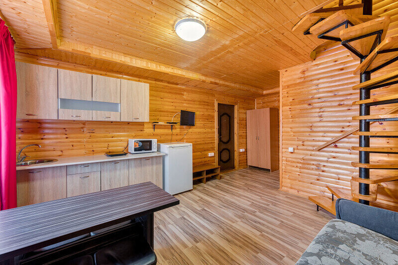 Шале 6-местный 2-этажный (с 2-мя спальнями)