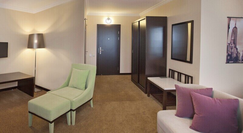 Полулюкс (город)