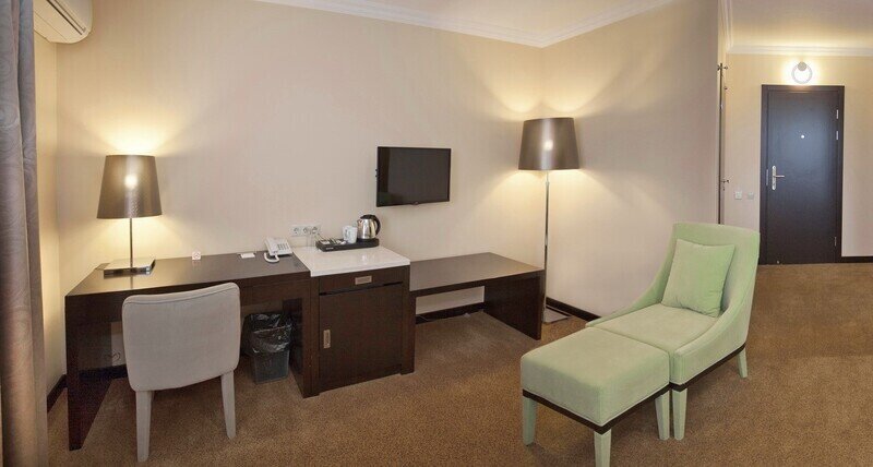 Полулюкс (город)