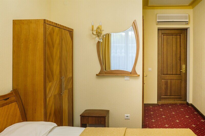 Стандартный 2-местный TWIN (вид на дорогу)