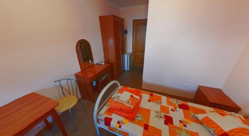 Бюджетный 3-местный