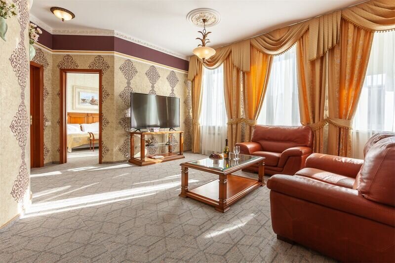 Люкс 2-местный 2-комнатный (с джакузи)