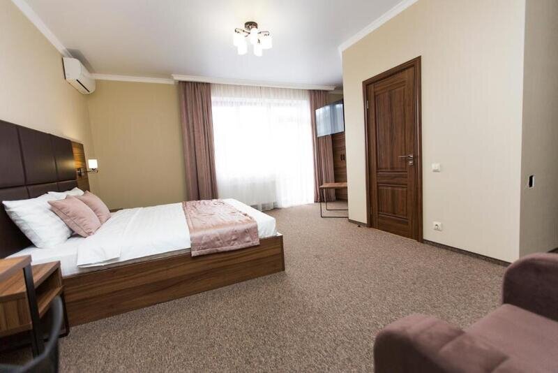 Полулюкс 2-местный 1-комнатный (с балконом)