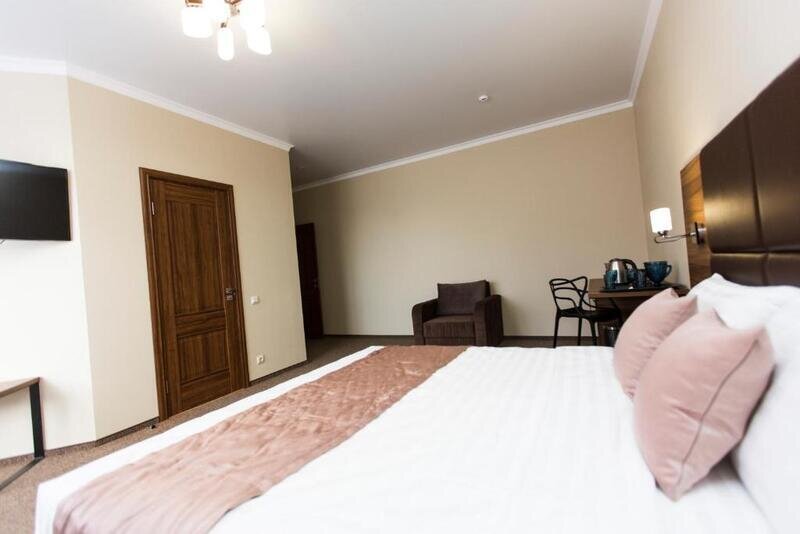 Полулюкс 2-местный 1-комнатный (с балконом)