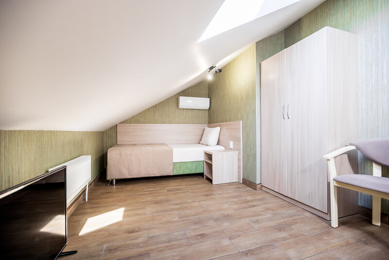 Семейный 4-местный 2-комнатный (мансарда)