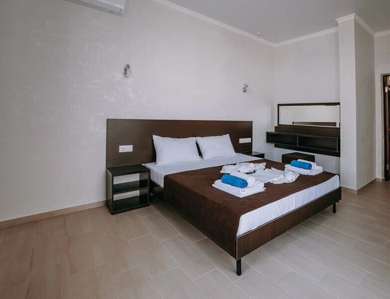 Люкс 7-местный Улучшенный (вид на море)