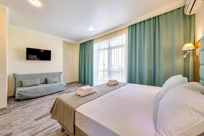 Стандартный 3-местный (с видом на бассейн)