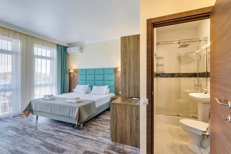 Стандартный 3-местный (с видом на бассейн)