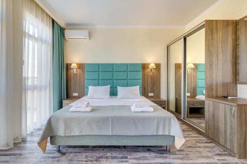 Стандартный 3-местный (с видом на бассейн)