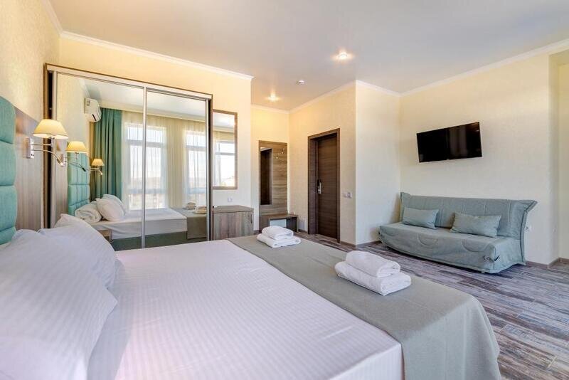 Стандартный 3-местный (с видом на бассейн)