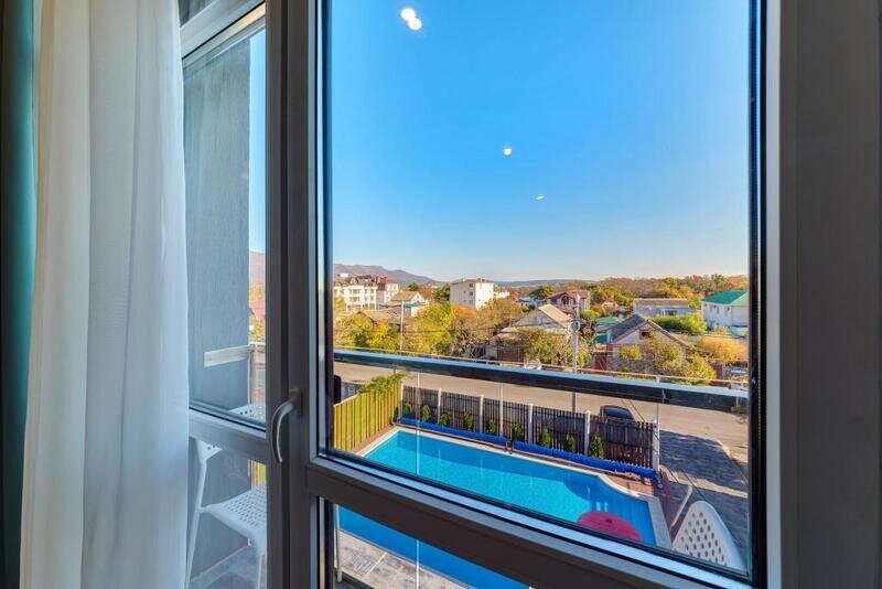 Стандартный 3-местный (с видом на бассейн)