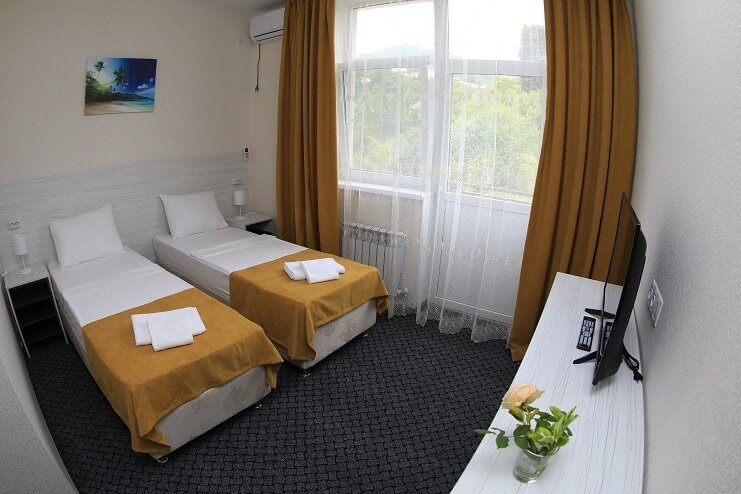 Стандарт 2-местный номер с частичным видом на море