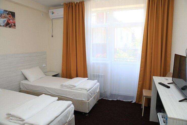 Стандарт 2-местный номер с частичным видом на море