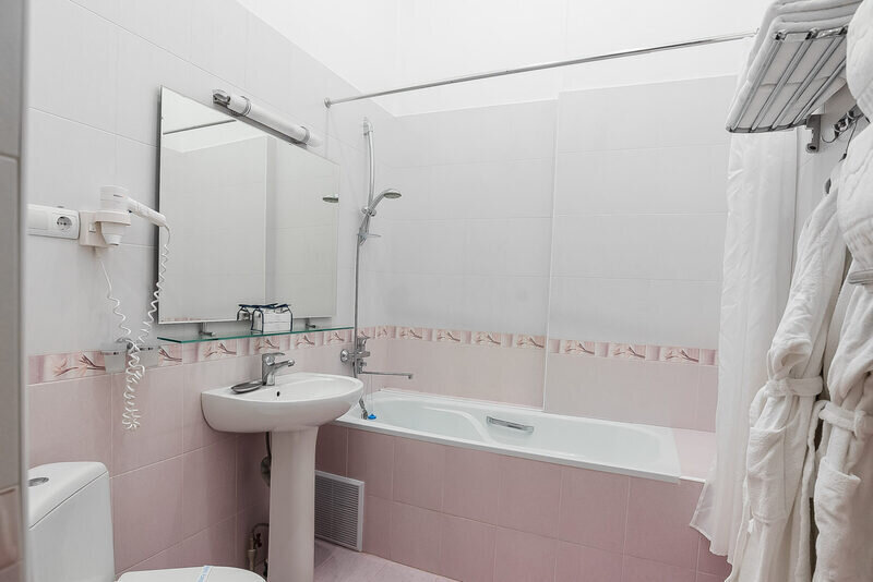 Улучшенный 2-местный (№7,12 корпус Б двуспальная кровать)