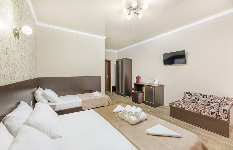 Полулюкс 4-местный (с балконом)