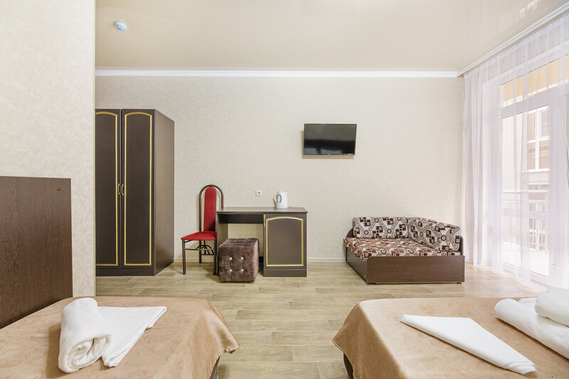 Полулюкс 4-местный (с балконом)