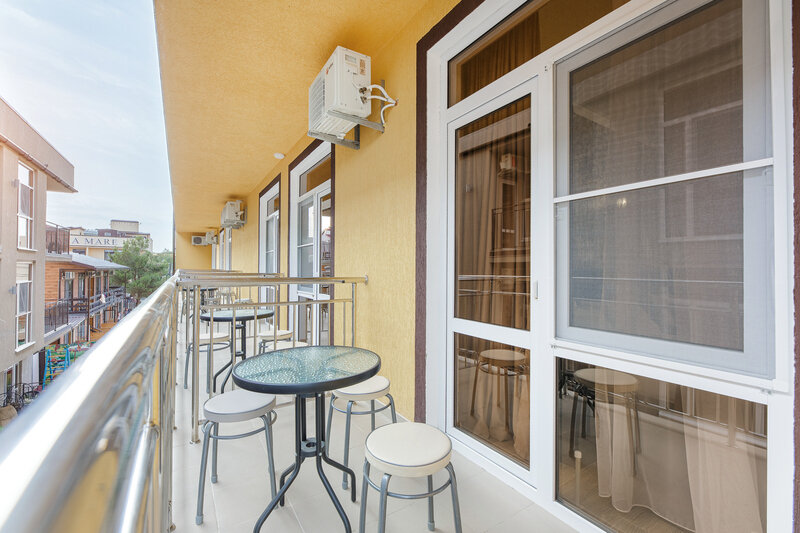 Полулюкс 4-местный (с балконом)