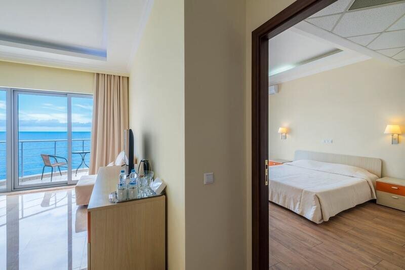 ЛЮКС 2-МЕСТНЫЙ 2-КОМНАТНЫЙ (7)