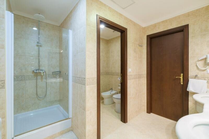 ЛЮКС 2-МЕСТНЫЙ 2-КОМНАТНЫЙ (9)