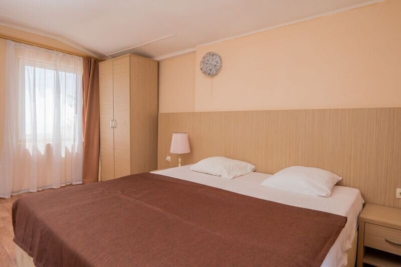 Домик 3-местный 2-комнатный каменный (с видом на море)