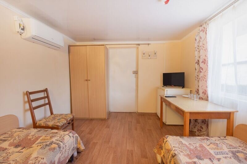 Домик 4-местный 2-комнатный каменный